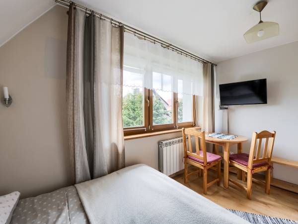 Pokój dwuosobowy w domu rodzinnym