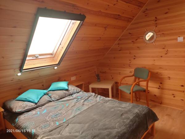 Jedna z dwóch sypialni na piętrze