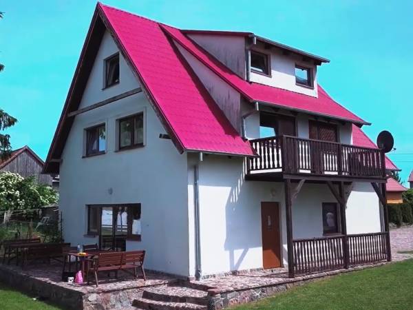 Duży dom w nim 5 pokoi, aneks kuchenny i sama kominkowa