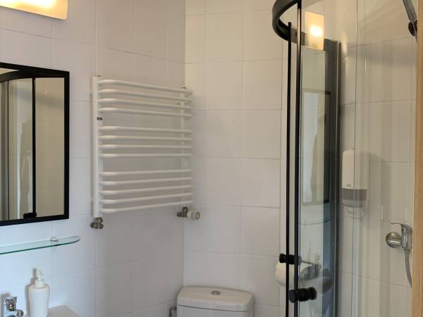 Premium Hostel & Bistro