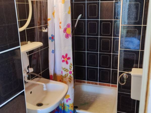 (m2) pokój parter, taras dla 2-3 osób