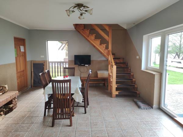 Sala kominkowa i kuchnia