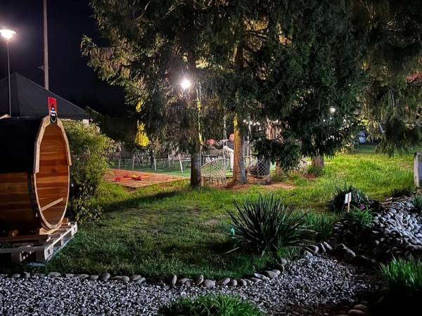 POD SKAMIENIAŁYM MIASTEM 