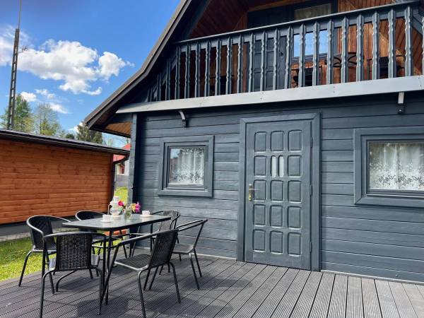 POD SKAMIENIAŁYM MIASTEM 