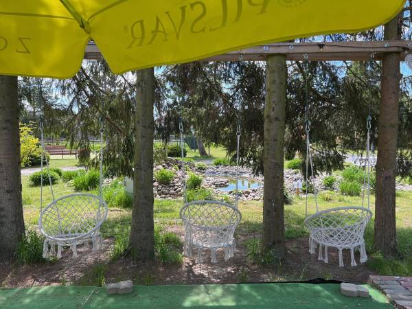 POD SKAMIENIAŁYM MIASTEM 