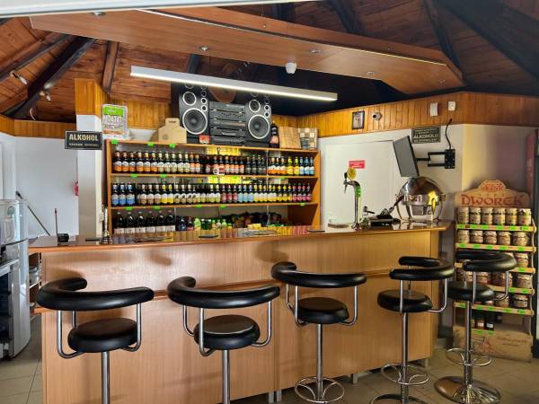 POD SKAMIENIAŁYM MIASTEM 