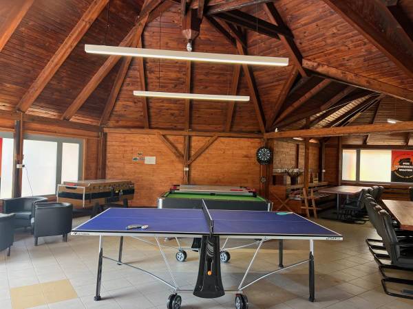 POD SKAMIENIAŁYM MIASTEM 