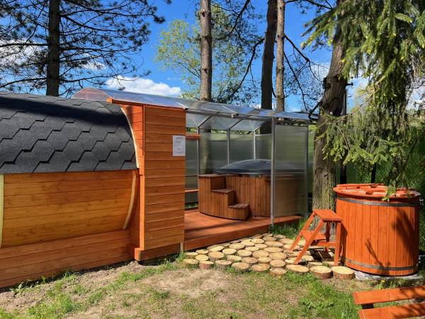 POD SKAMIENIAŁYM MIASTEM 