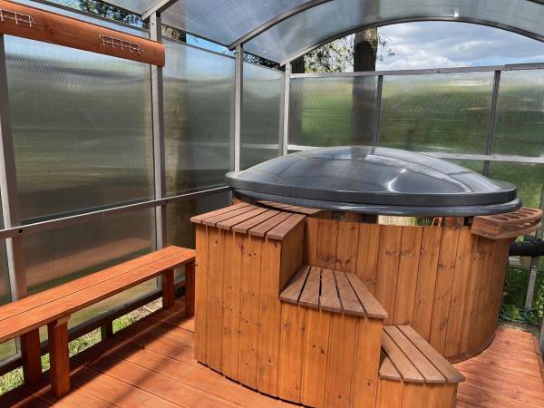 POD SKAMIENIAŁYM MIASTEM 