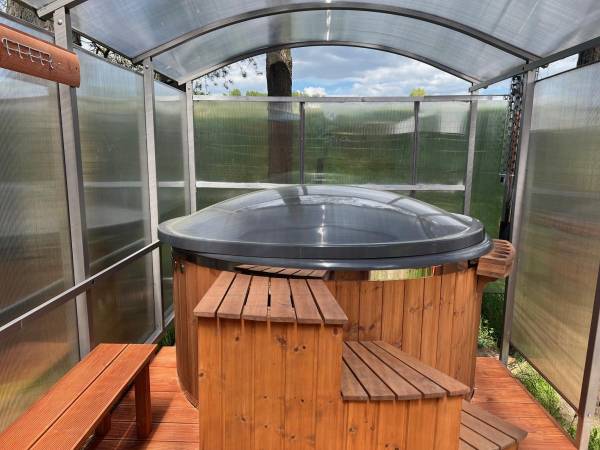 POD SKAMIENIAŁYM MIASTEM 