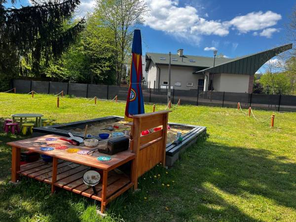 POD SKAMIENIAŁYM MIASTEM 