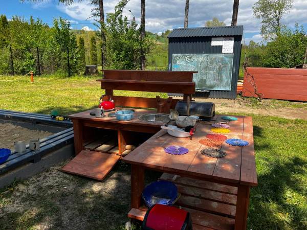 POD SKAMIENIAŁYM MIASTEM 