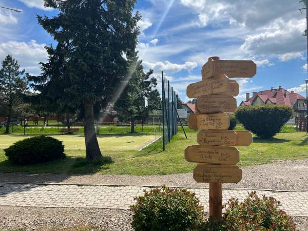 POD SKAMIENIAŁYM MIASTEM 