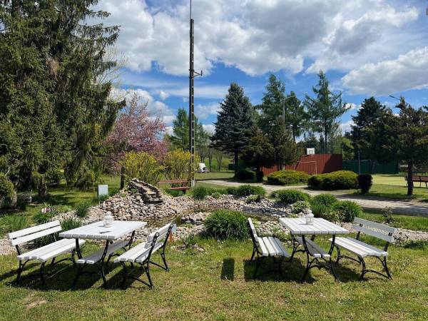 POD SKAMIENIAŁYM MIASTEM 