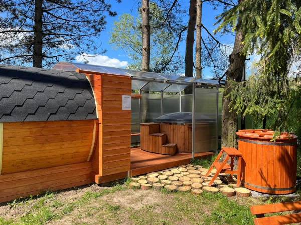 POD SKAMIENIAŁYM MIASTEM 