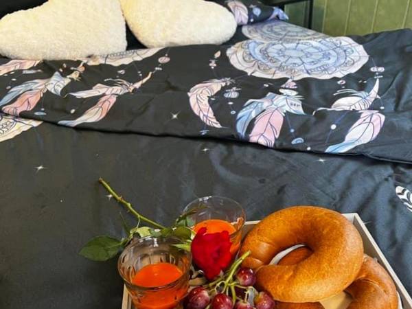 POD SKAMIENIAŁYM MIASTEM 