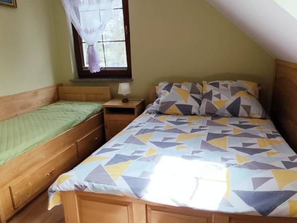 Pokój 3os.z łazienką. Łóżko małżenskie oraz łóżko 1os.