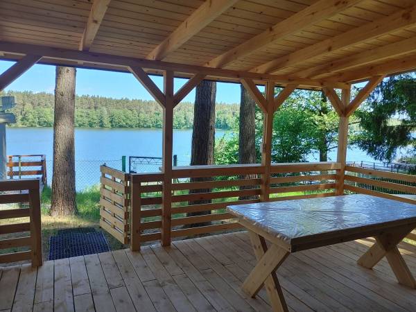 Większy domek widok z tarasu.