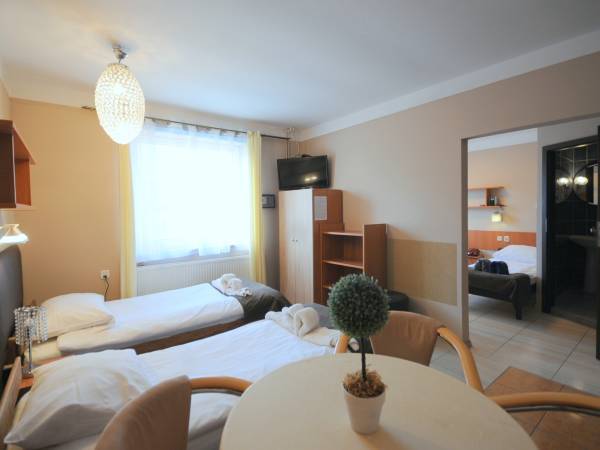 studio4 os z aneksem kuchennym ,łazienką