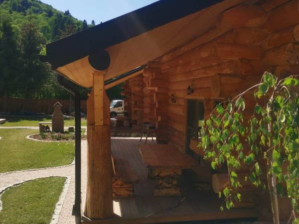 BRATNIA BYSTRE - Domy z bala z jacuzzi i sauna