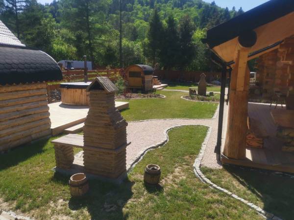 BRATNIA BYSTRE - Domy z bala z jacuzzi i sauna