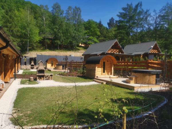 BRATNIA BYSTRE - Domy z bala z jacuzzi i sauna