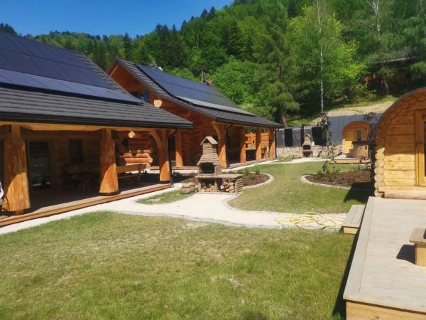 BRATNIA BYSTRE - Domy z bala z jacuzzi i sauna