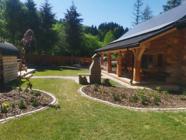 BRATNIA BYSTRE - Domy z bala z jacuzzi i sauna