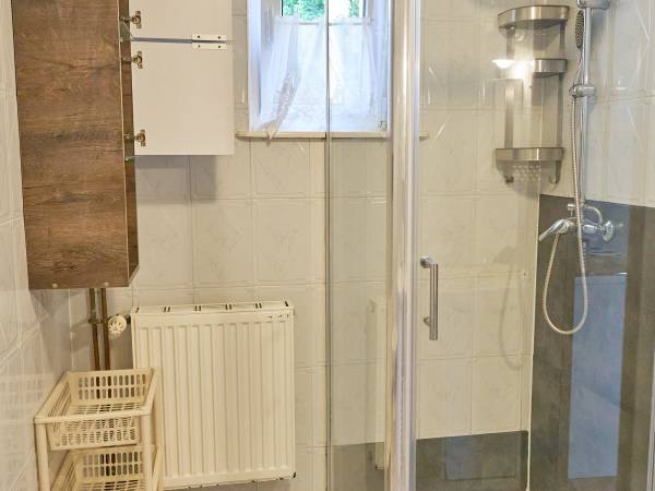 pokój czteroosobowy 1 - łazienka