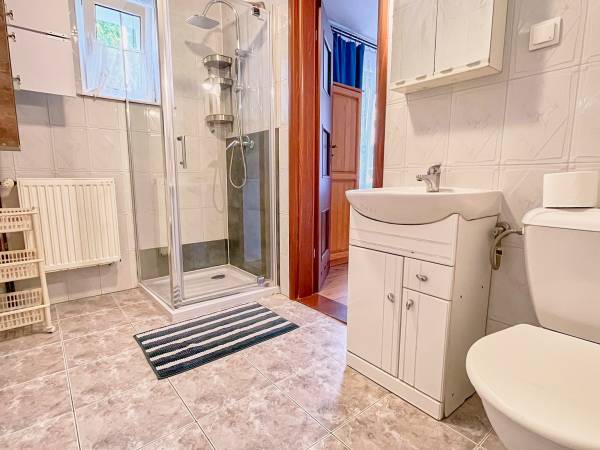 pokój czteroosobowy 1 - łazienka