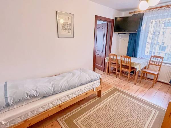 pokój czteroosobowy 1 - salon