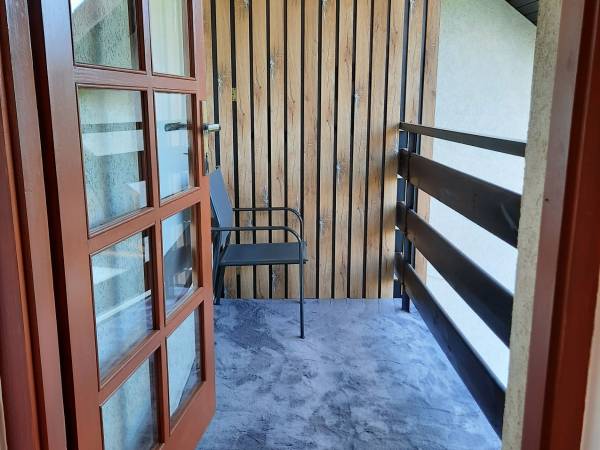 "KWATERA POD TRZYDZIESTKĄ"