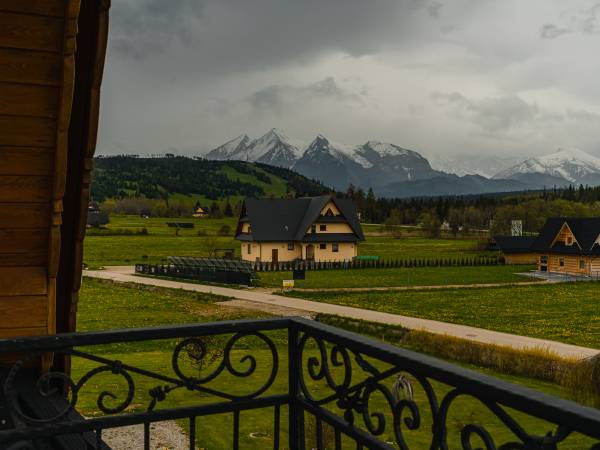 Studio typu superior z balkonem i widokiem na góry