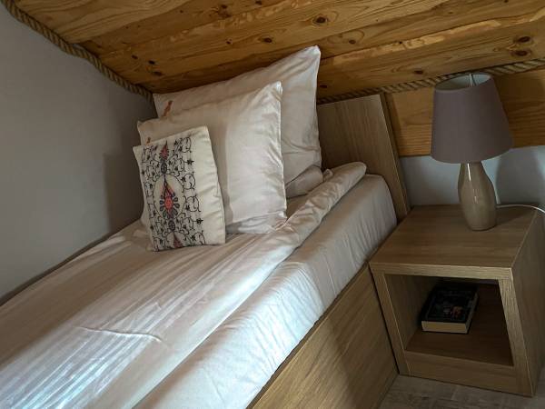 chatki całorczne- piętlro sypialnia z łóżkami pojedyńczymi