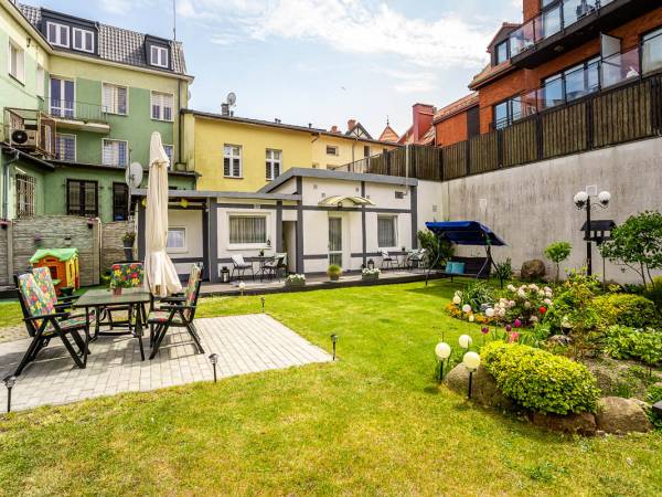 Widok na domek 2 osobowy (z lewej strony) i 2-3 osobowy (z prawej strony)