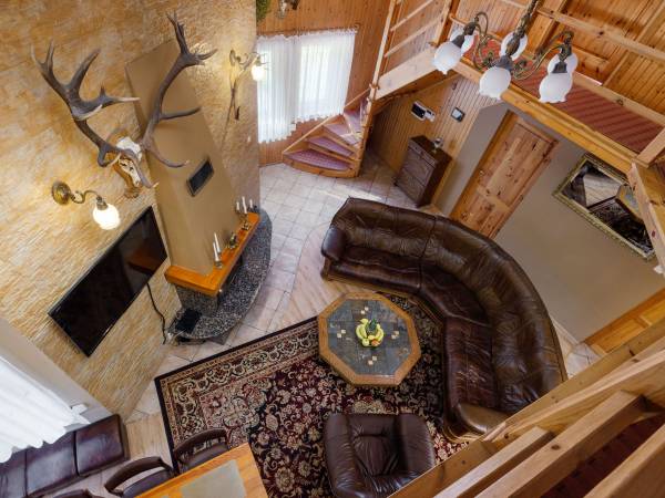 Salon widok z antresoli