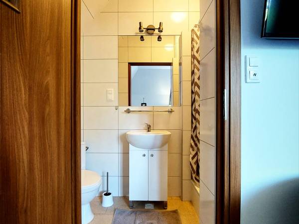 Pokój 2-, 3-, 4 - osobowy z łazienką - łazienka