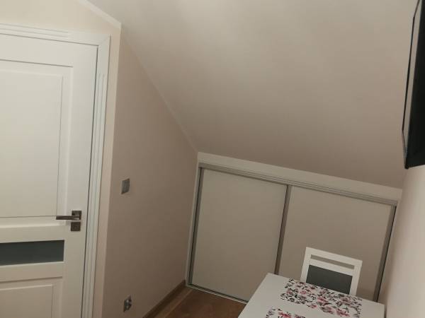 Pokój 8 (II piętro)