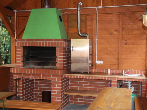 ogólno dostępny grill i wędzarnia 