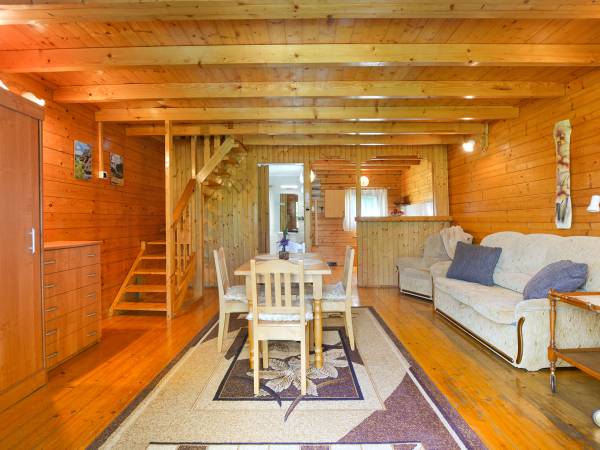 POD SKAMIENIAŁYM MIASTEM 