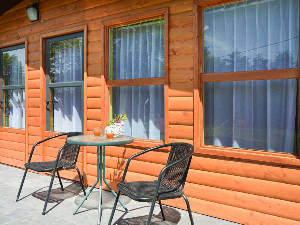 POD SKAMIENIAŁYM MIASTEM 