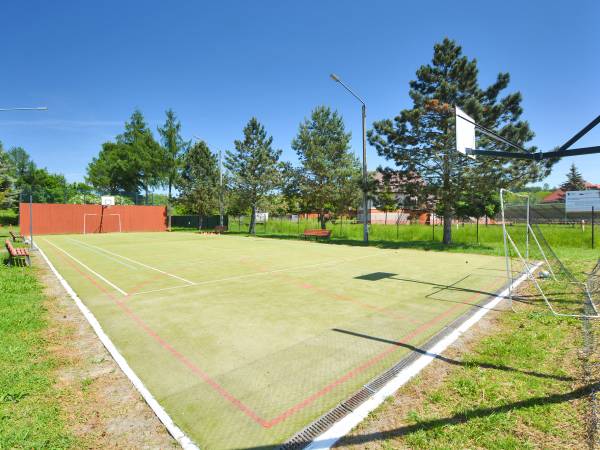 POD SKAMIENIAŁYM MIASTEM 