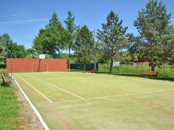 POD SKAMIENIAŁYM MIASTEM 