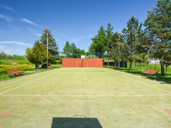 POD SKAMIENIAŁYM MIASTEM 