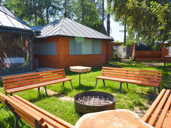 POD SKAMIENIAŁYM MIASTEM 