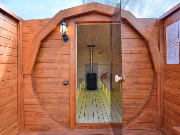 POD SKAMIENIAŁYM MIASTEM 