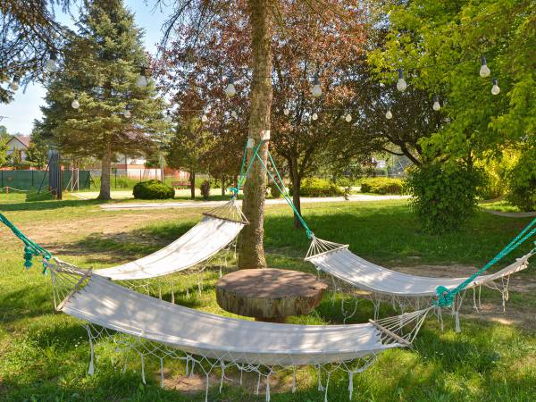 POD SKAMIENIAŁYM MIASTEM 