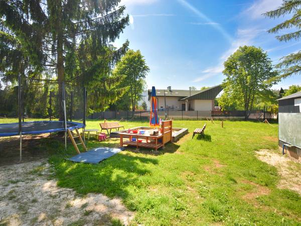 POD SKAMIENIAŁYM MIASTEM 