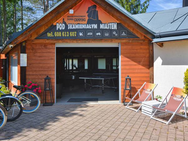 POD SKAMIENIAŁYM MIASTEM 