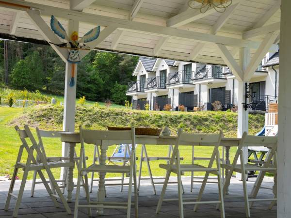 Wiata na terenie obiektu